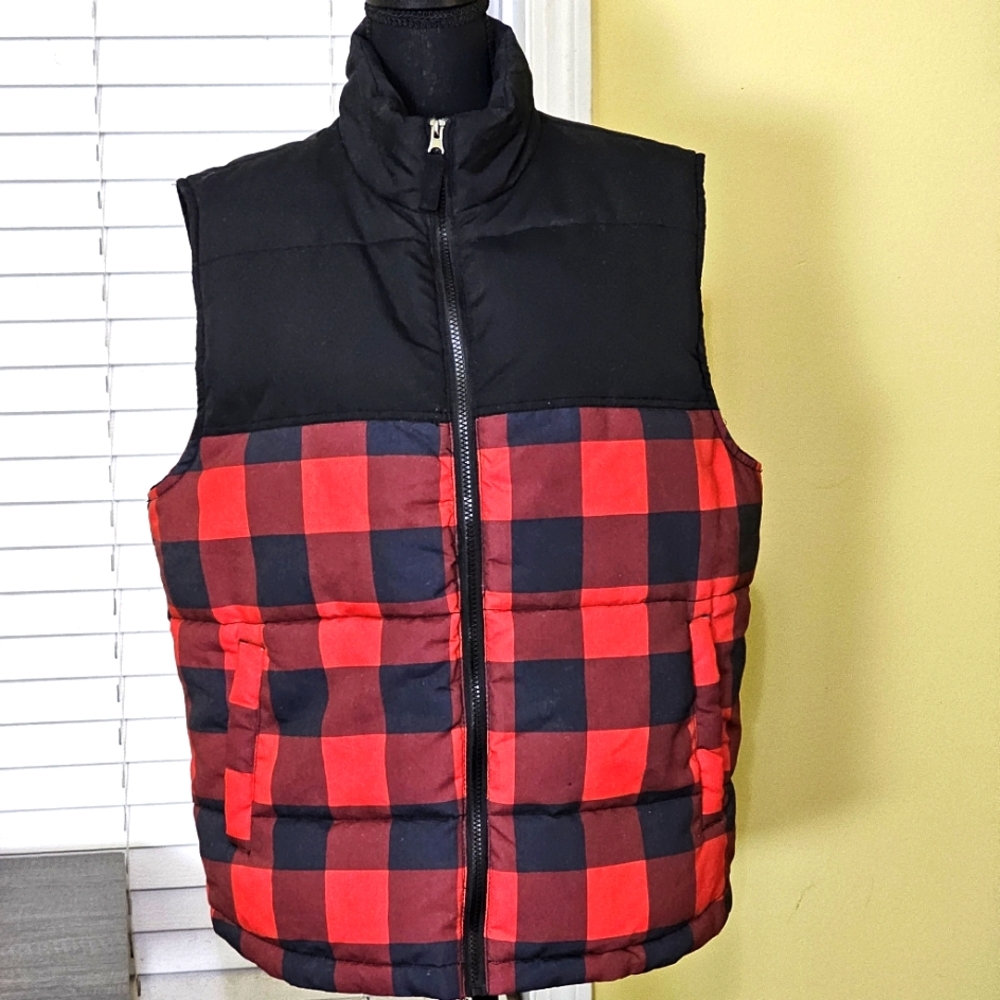 St. John's Bay Men's Puffer Quilted Full Zip Vest Red Black Plaid Lined Medium